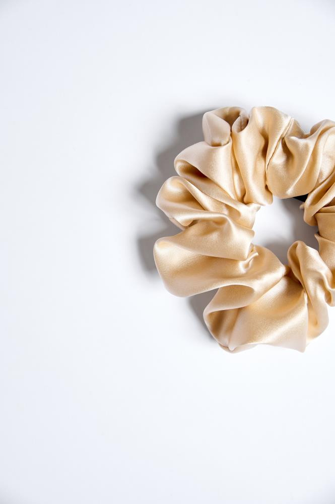 SKARELE WHISPER silk mid-size scrunchie, 14x5CM