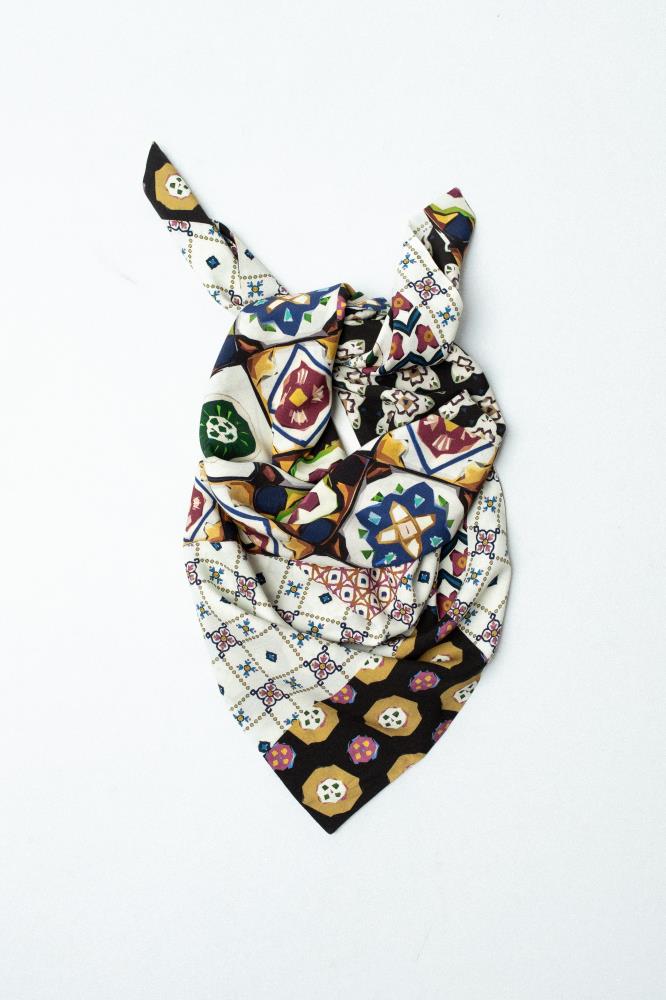 SKARELE ARDA bold graphic print viscose SCARF, 70x70cm