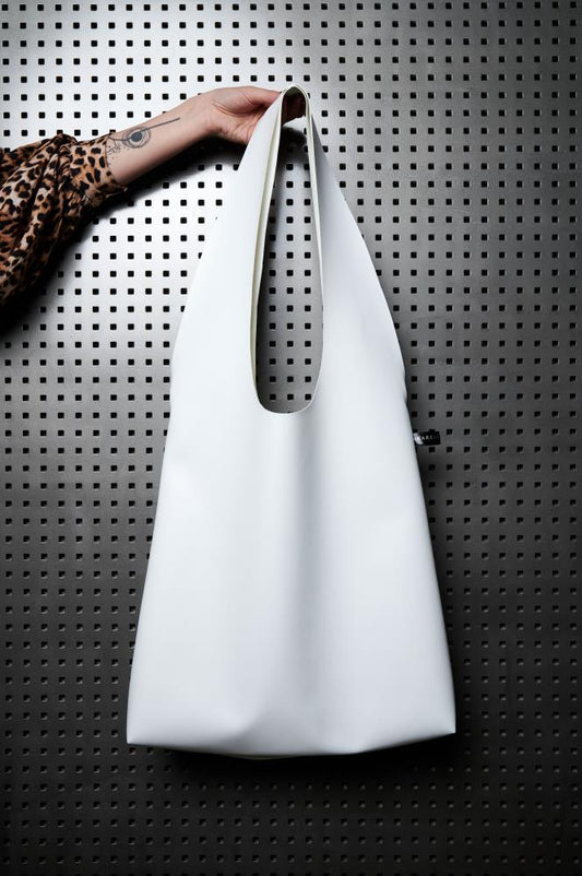 SKARELE QUARTZ baltas minimalistinis eko odos TOTE KREPŠYS, atsparus vandeniui, 41×80 cm