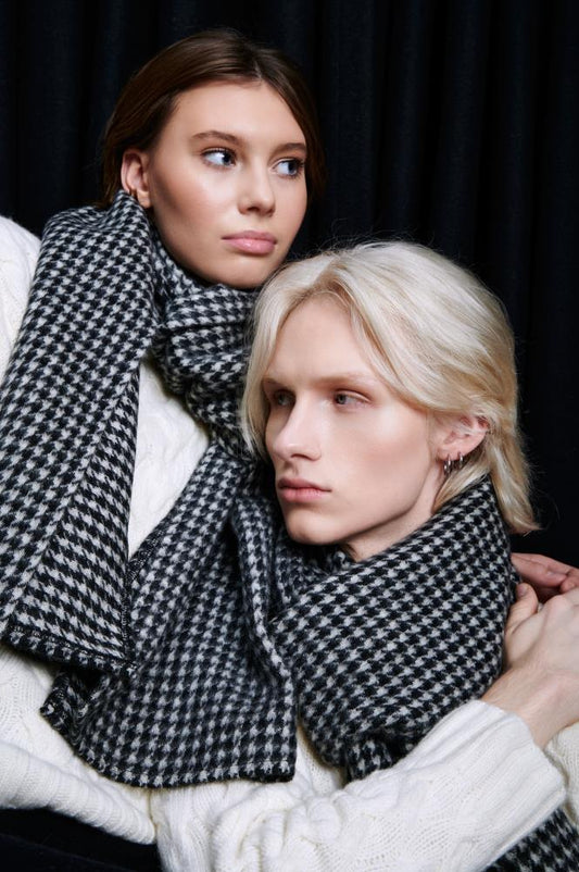 SKARELE MOONSTONE black & white wool SCARF, 45x195cm