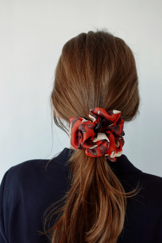 SKARELE EVENING Deep Red silk SCRUNCHIE, 12x5cm