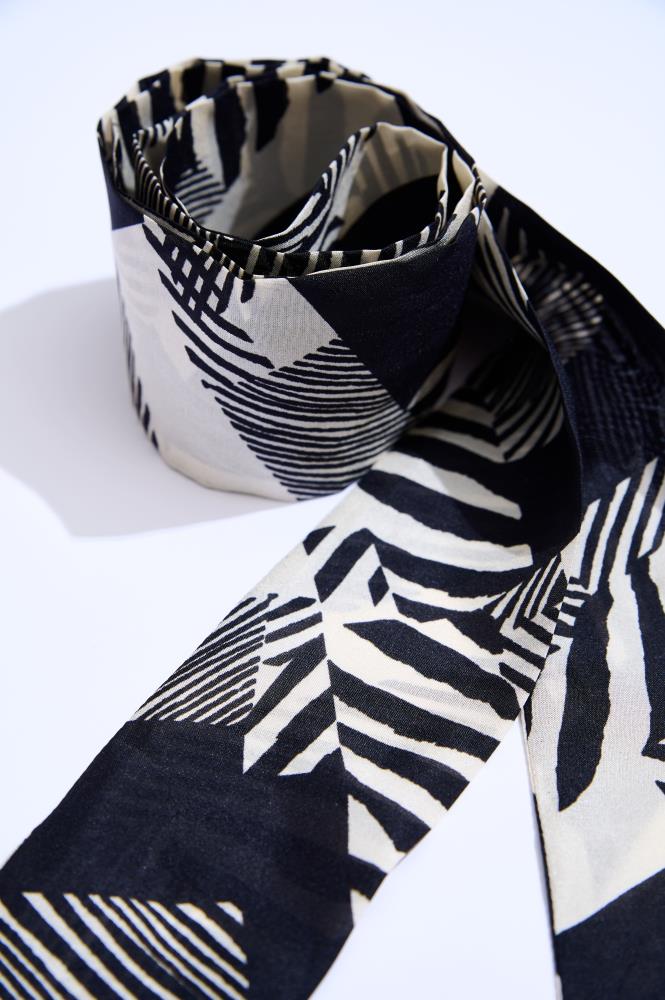 SKARELE NOTE black and white narrow silk twilly SCARF, 6x130cm
