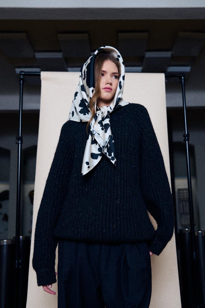 SKARELE DASH modern classic black & white silk SCARF, 98x98cm