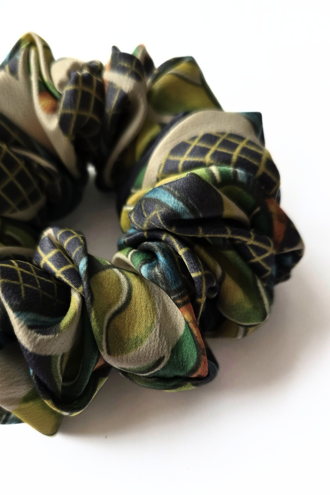 SKARELE MOVEMENT Dynamic Blue silk SCRUNCHIE, 12x5cm