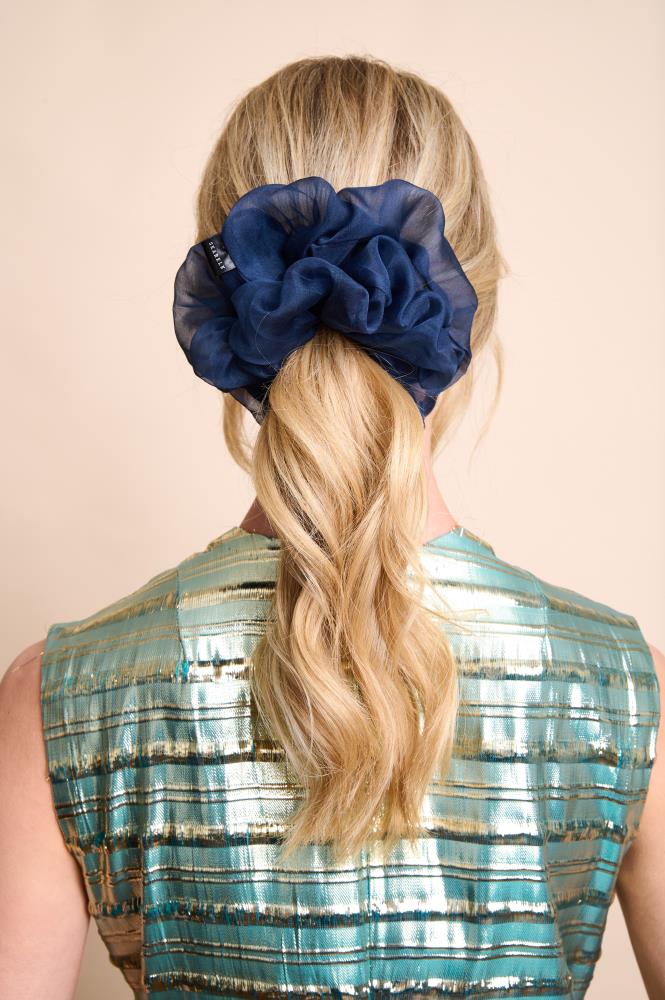 SKARELE MAJESTY SILK SCRUNCHIE, 17X7CM