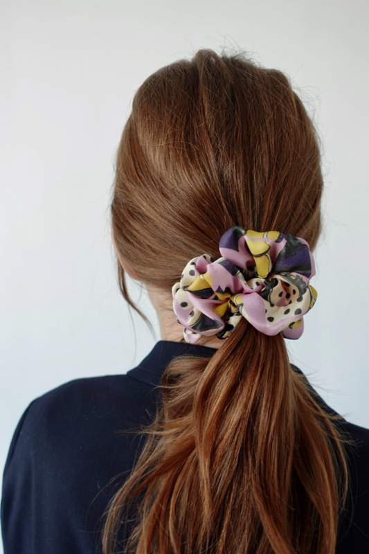 WONDER & MOVEMENT Silk Set: Long Twilly Scarf & Mid-Size Scrunchie